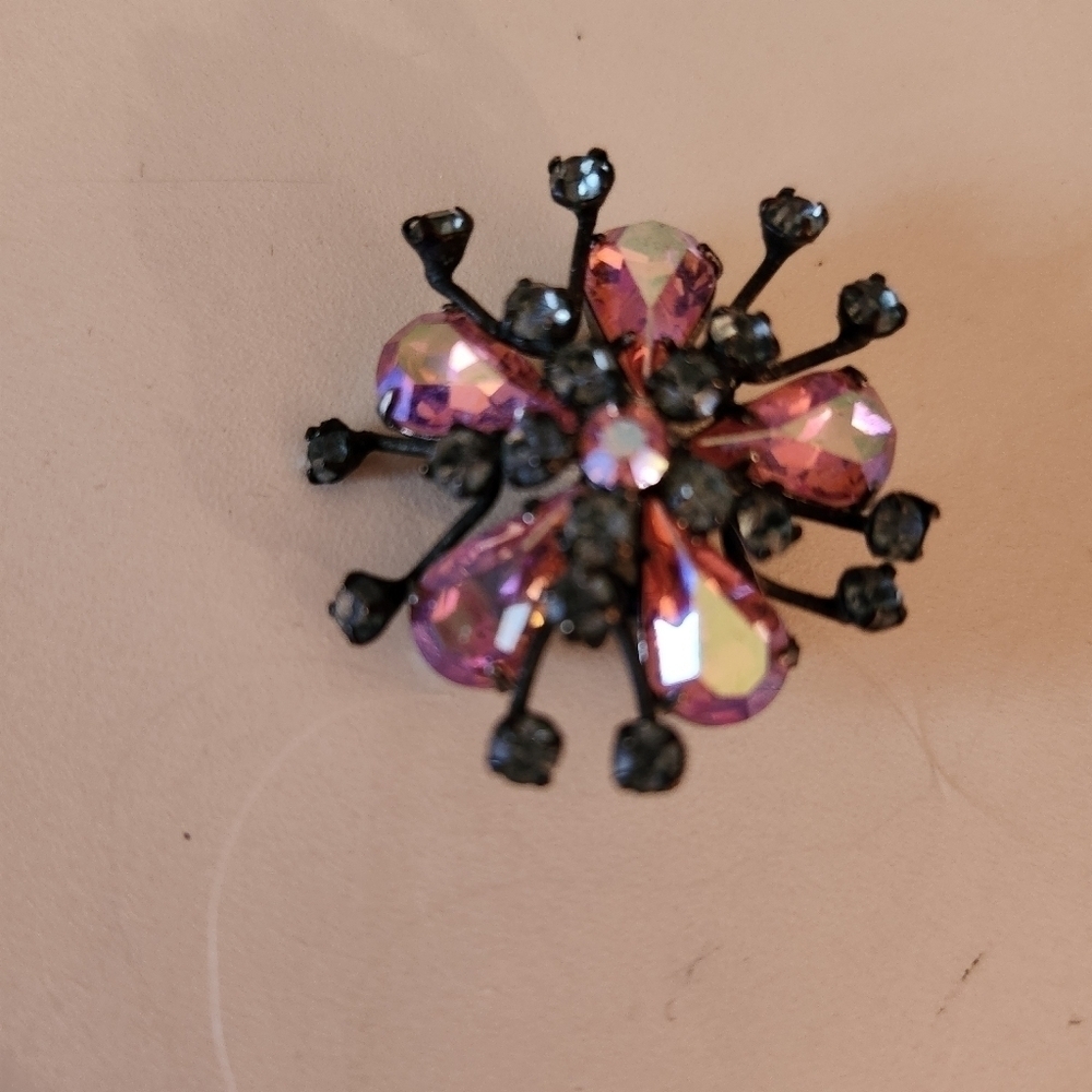 Gorgeous vintage crystal brooch